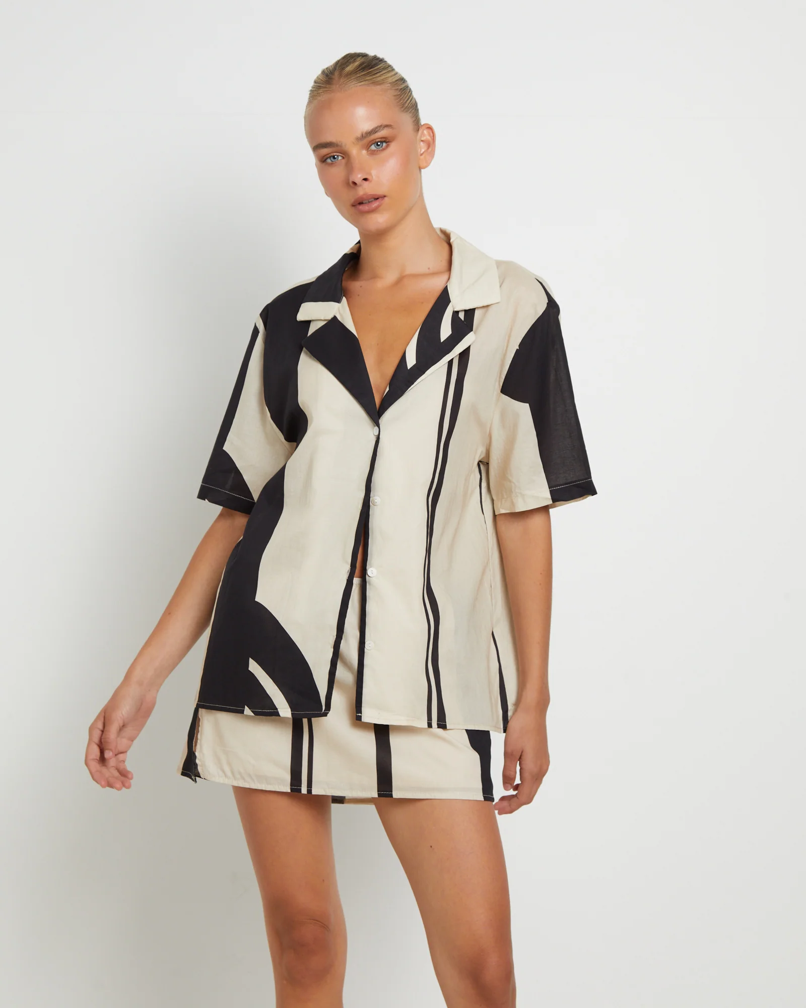 Alba Short Sleeve Shirt in Black Print