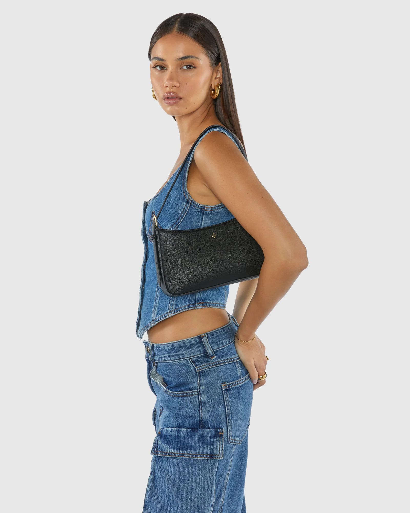 Lilu Shoulder Bag in Black Pebble Gold