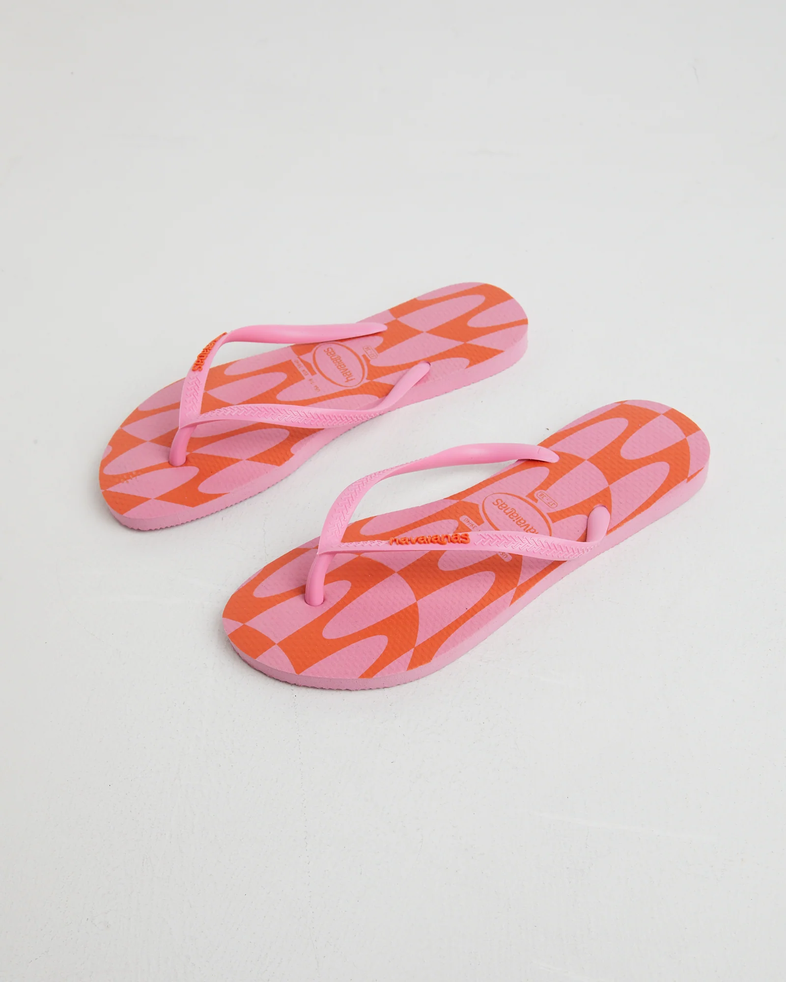 Slim Thongs in Distorted Wave Pink